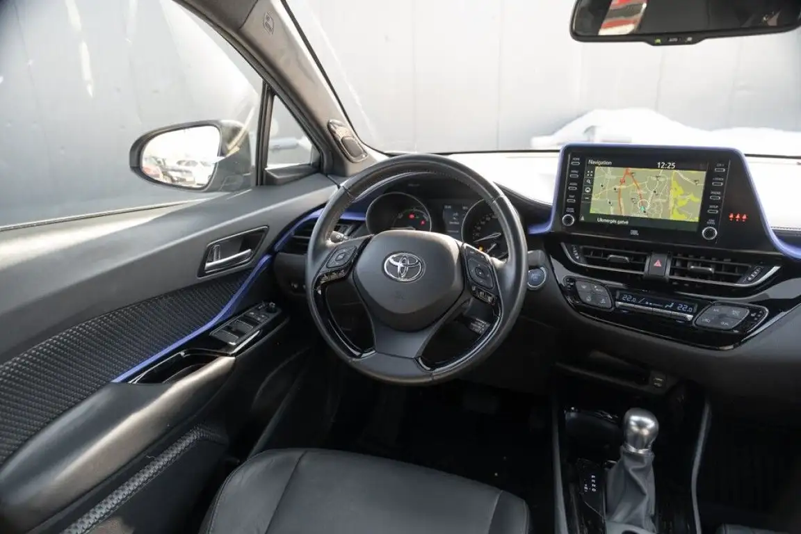 TOYOTA C-HR