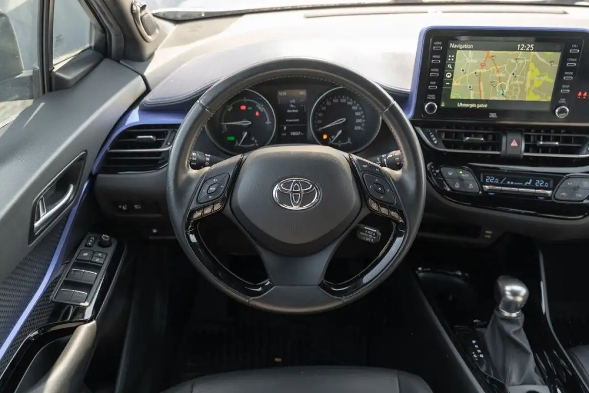 TOYOTA C-HR
