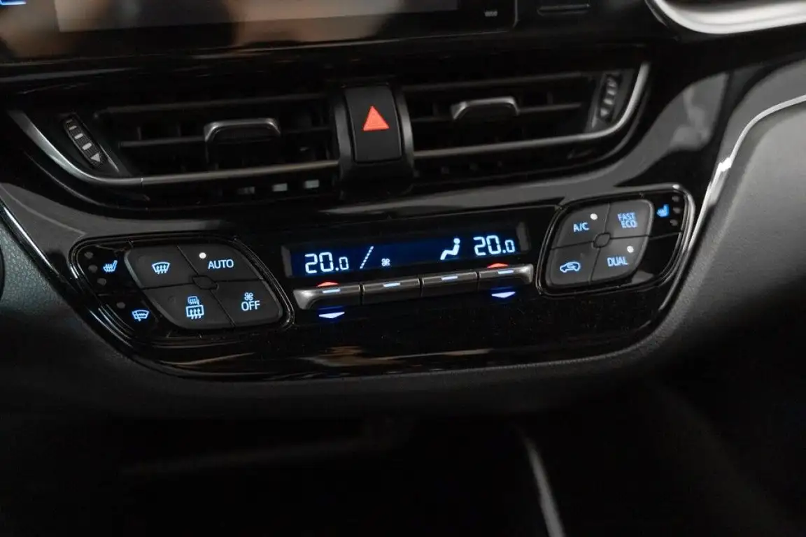 TOYOTA C-HR