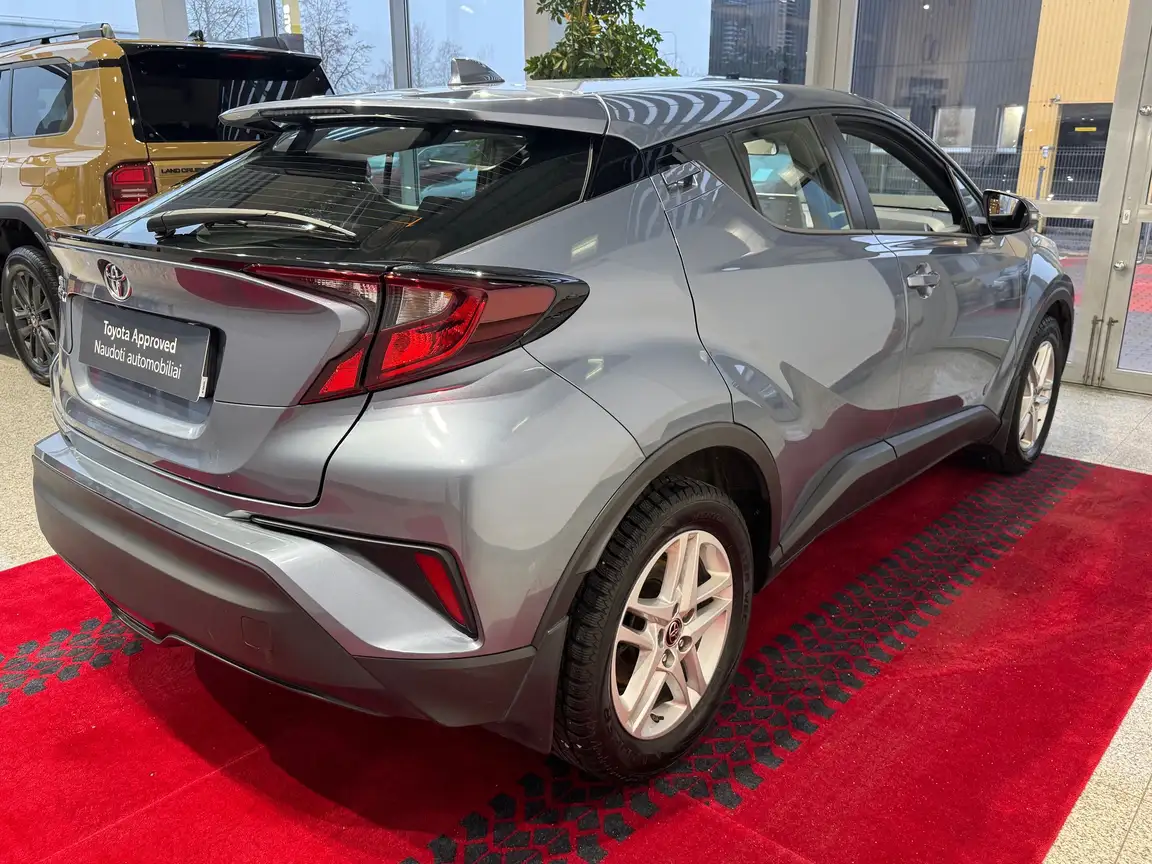 TOYOTA C-HR