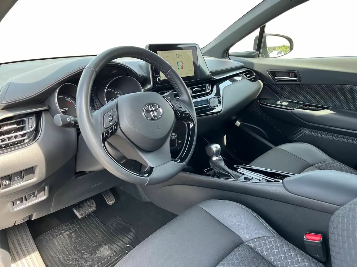 TOYOTA C-HR