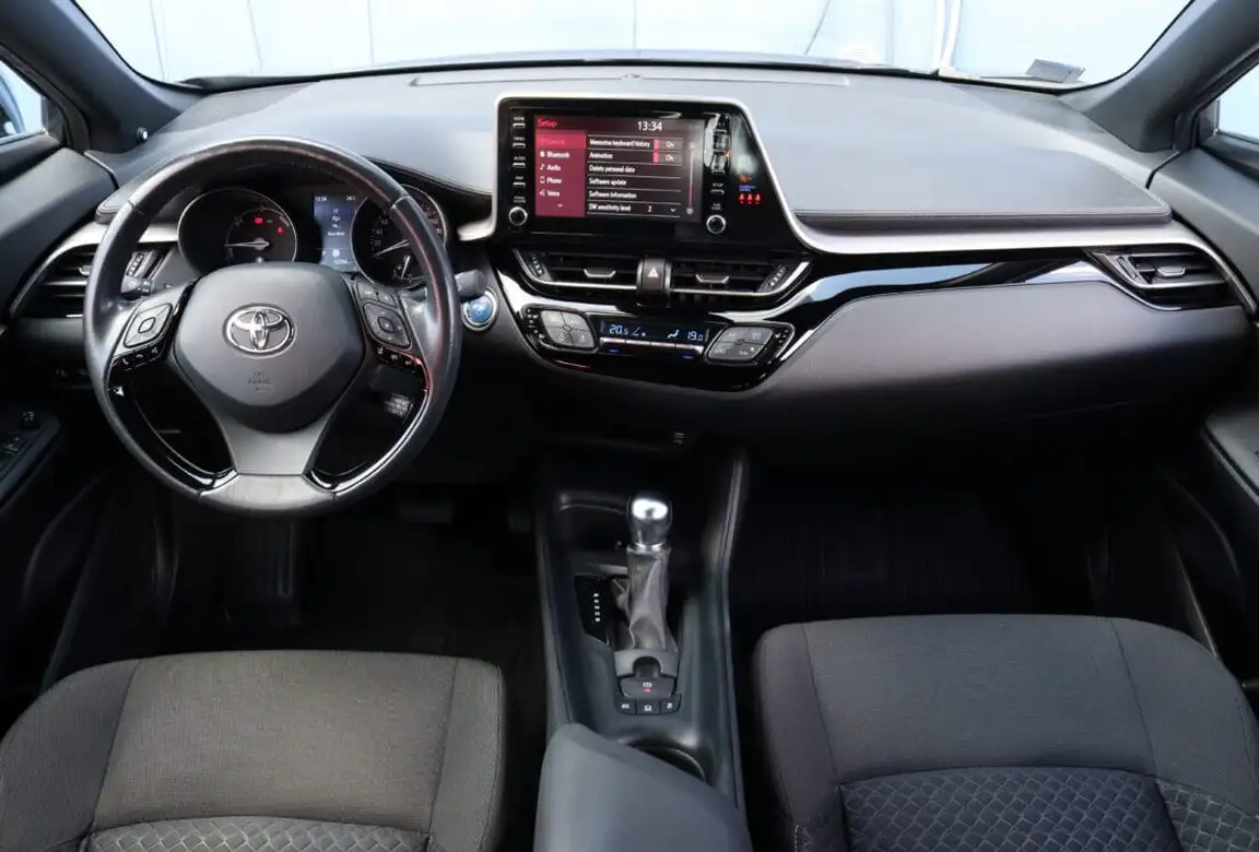 TOYOTA C-HR