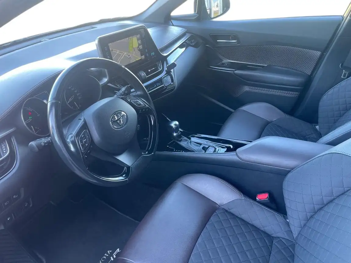 TOYOTA C-HR
