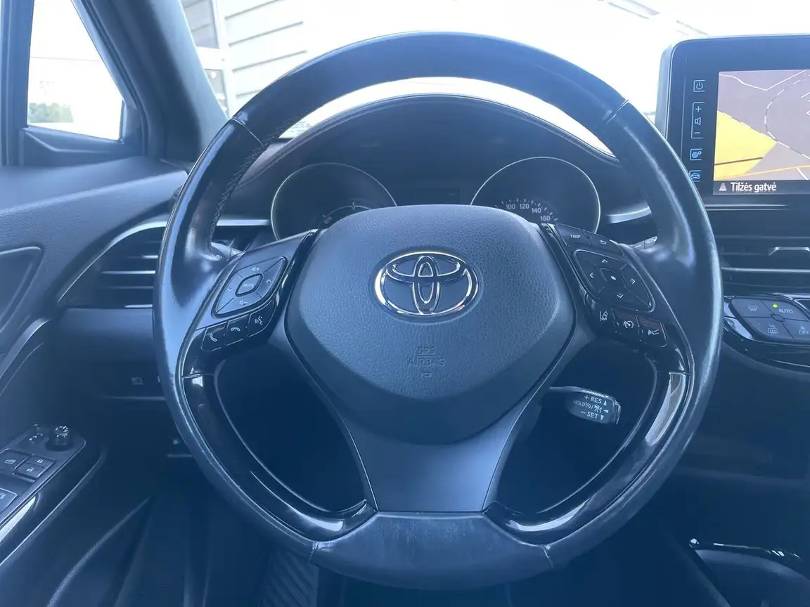 TOYOTA C-HR