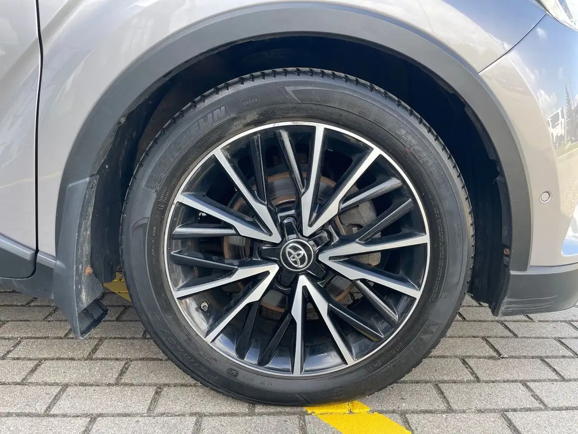 TOYOTA C-HR