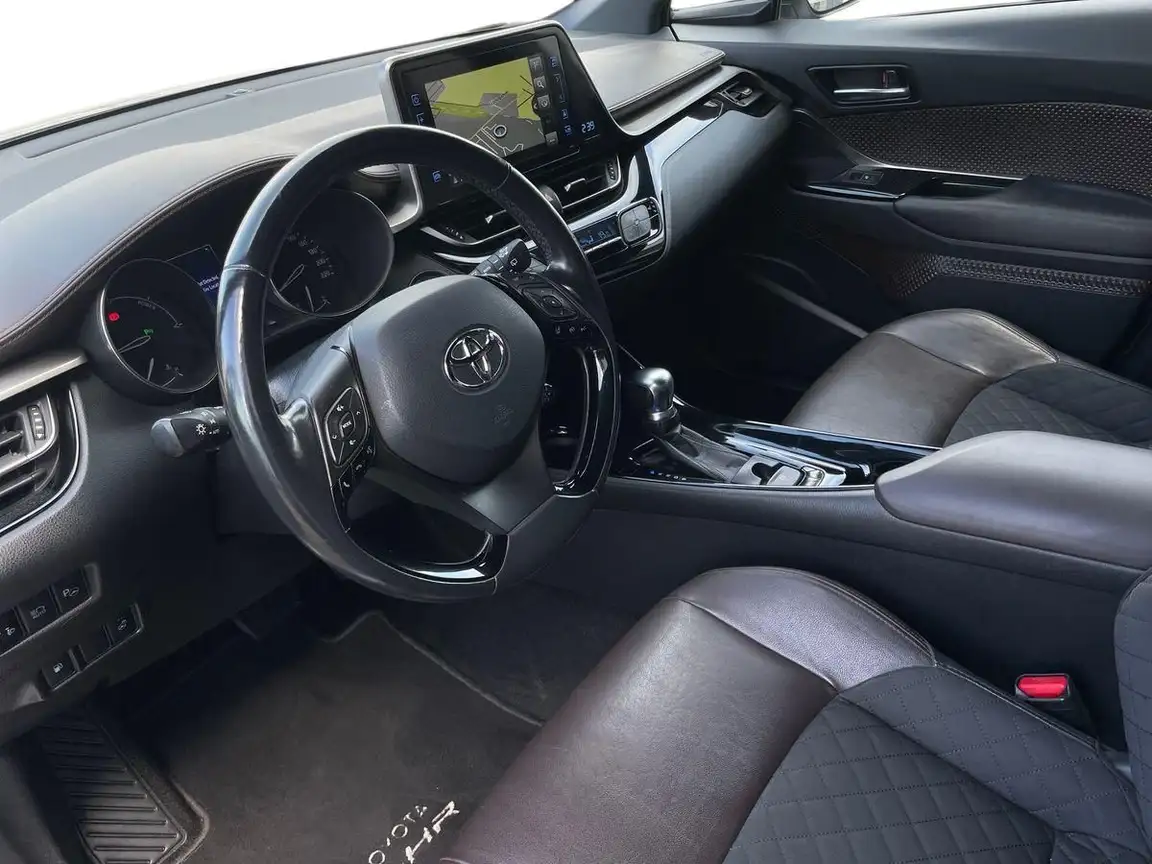 TOYOTA C-HR