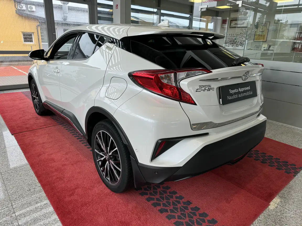 TOYOTA C-HR