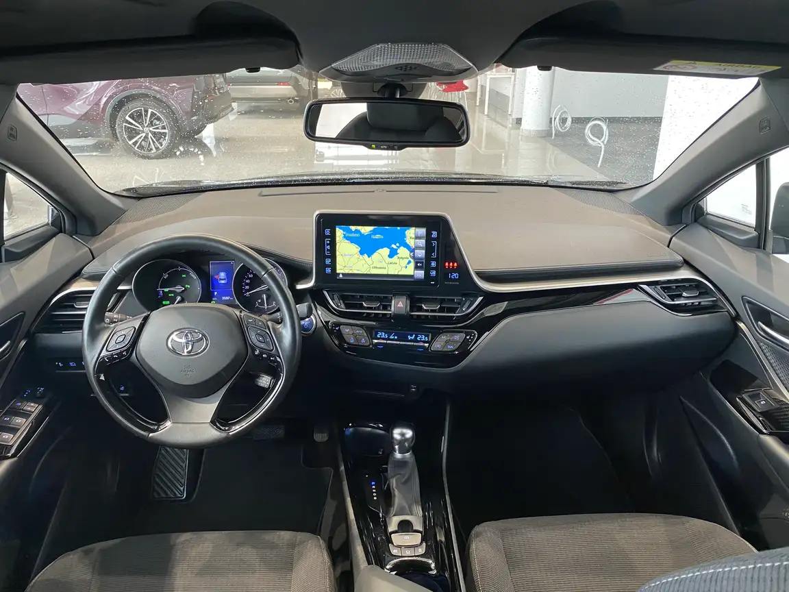 TOYOTA C-HR