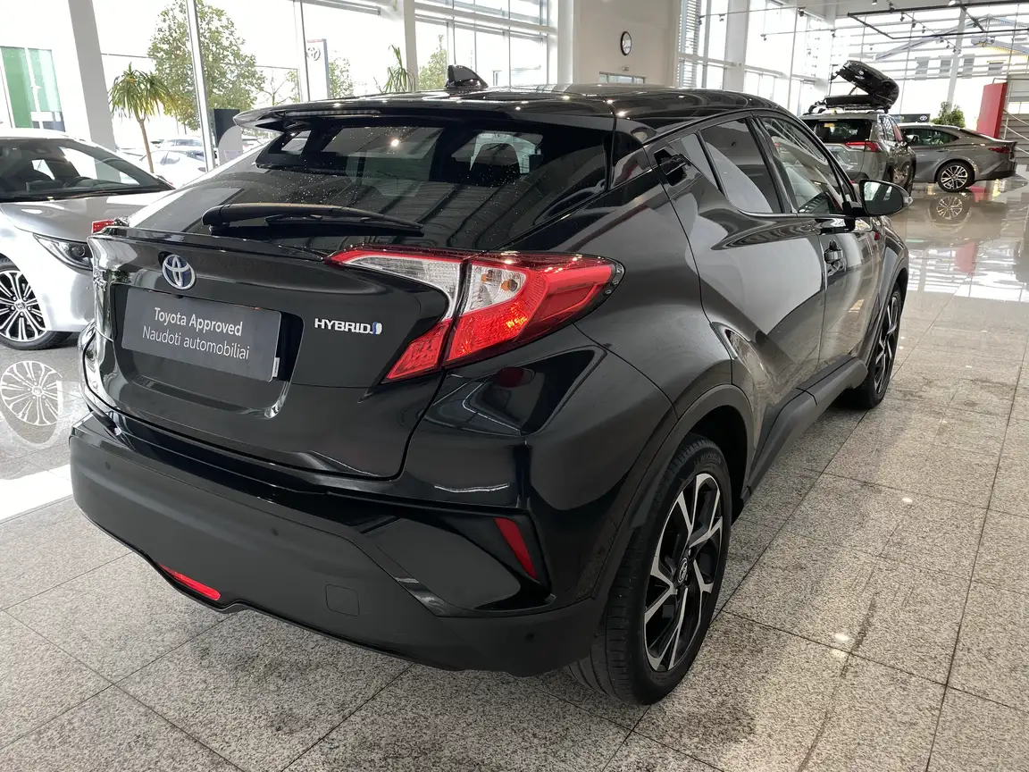 TOYOTA C-HR