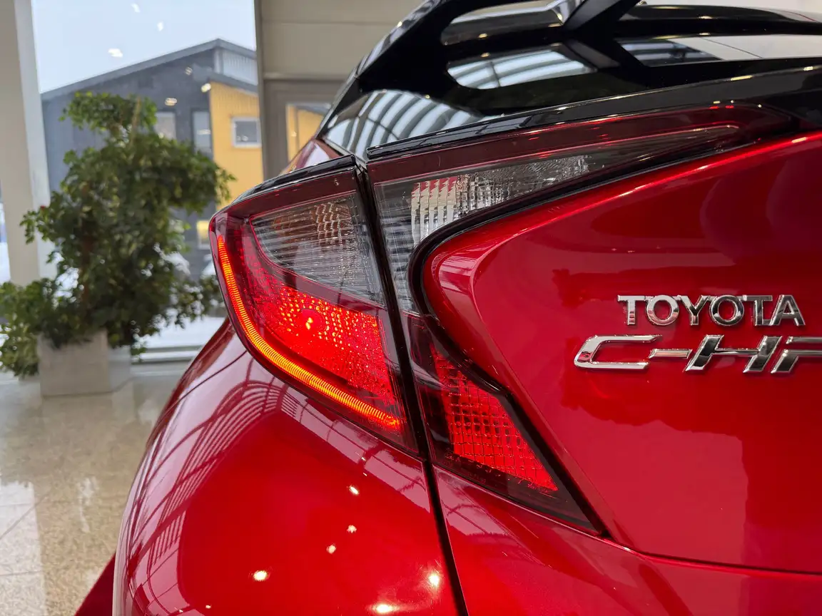 TOYOTA C-HR