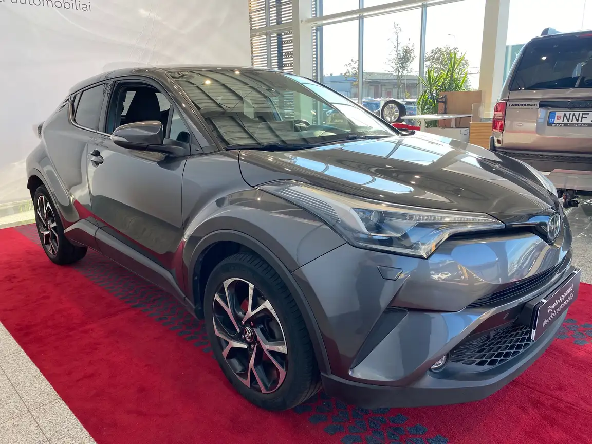 TOYOTA C-HR