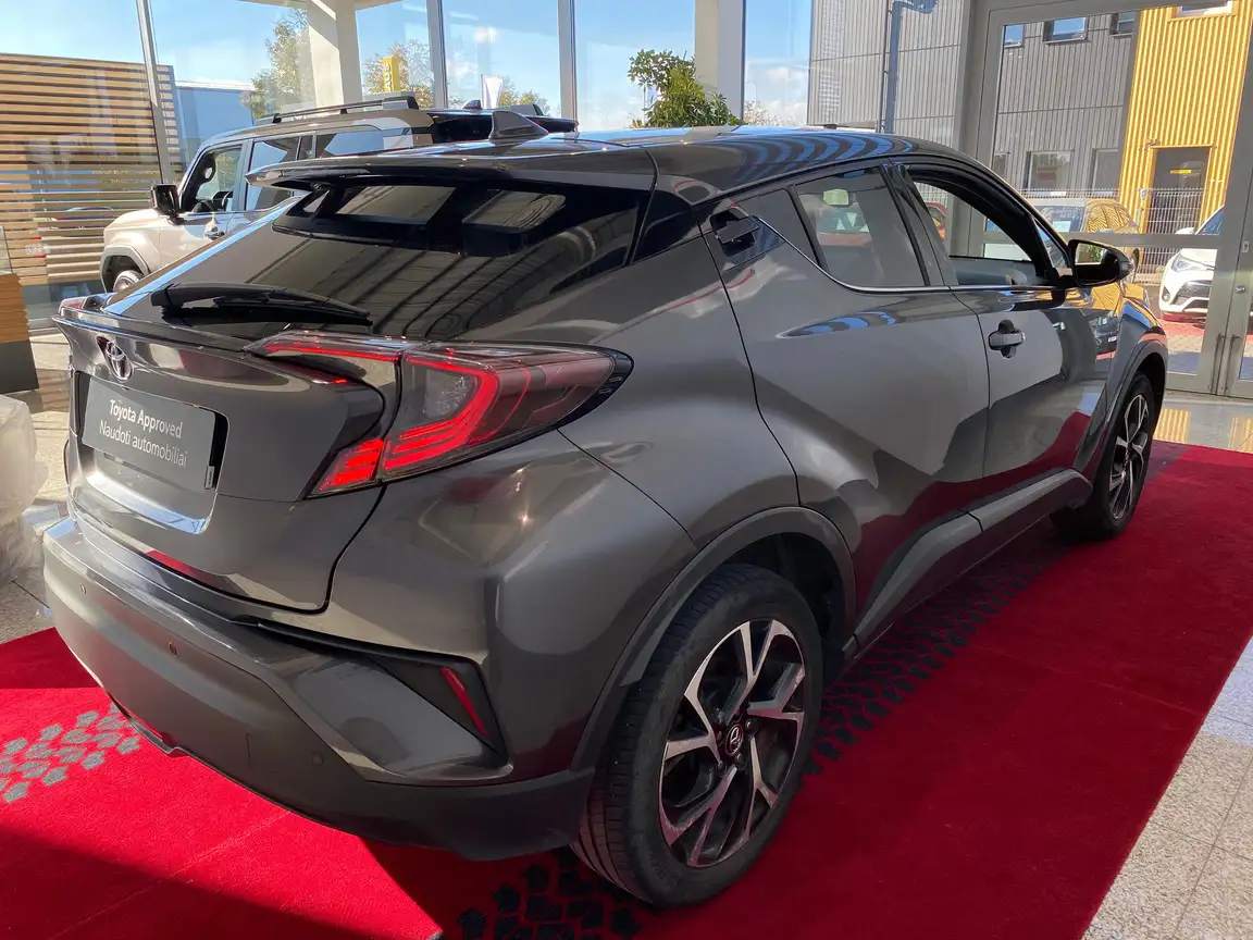 TOYOTA C-HR