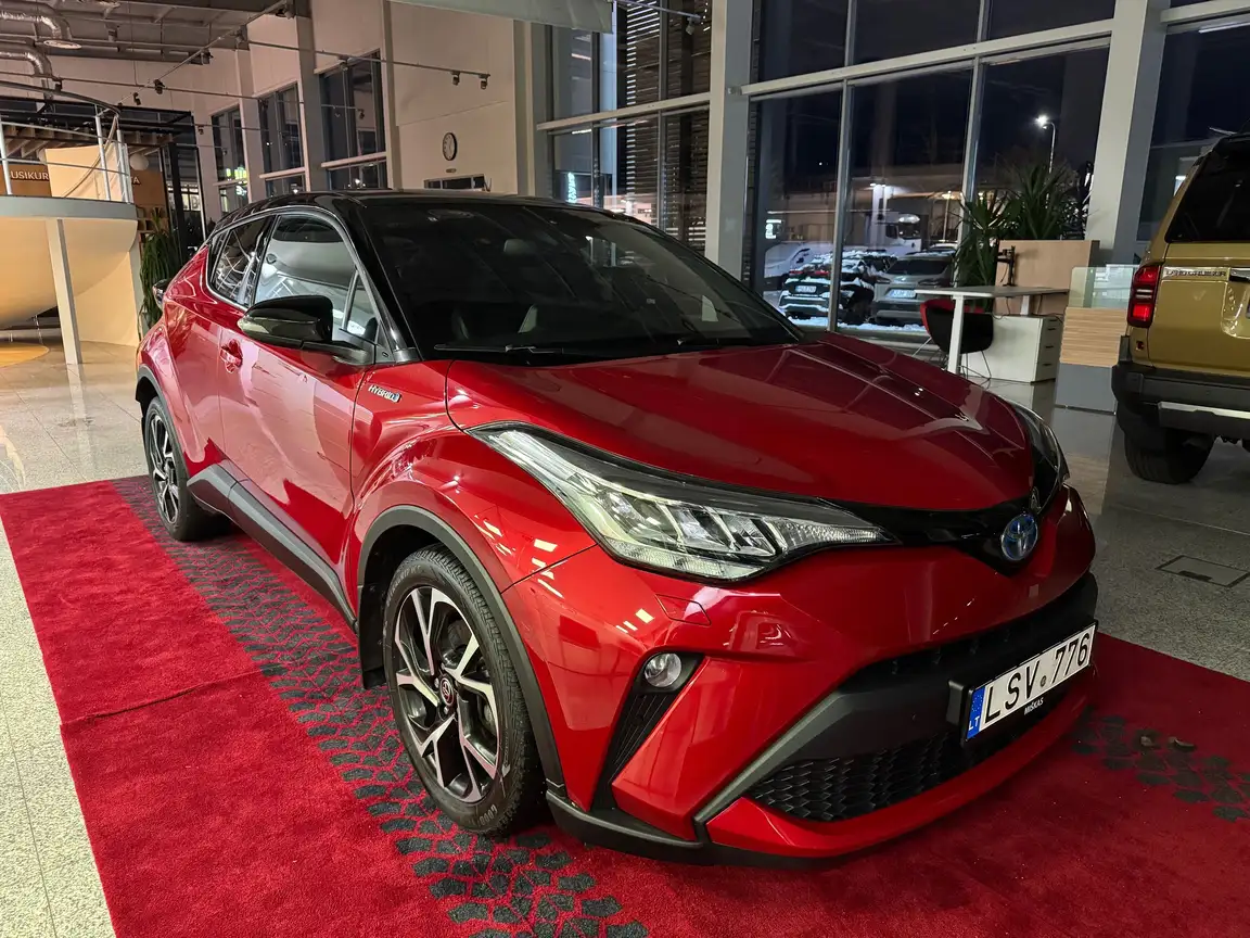 TOYOTA C-HR