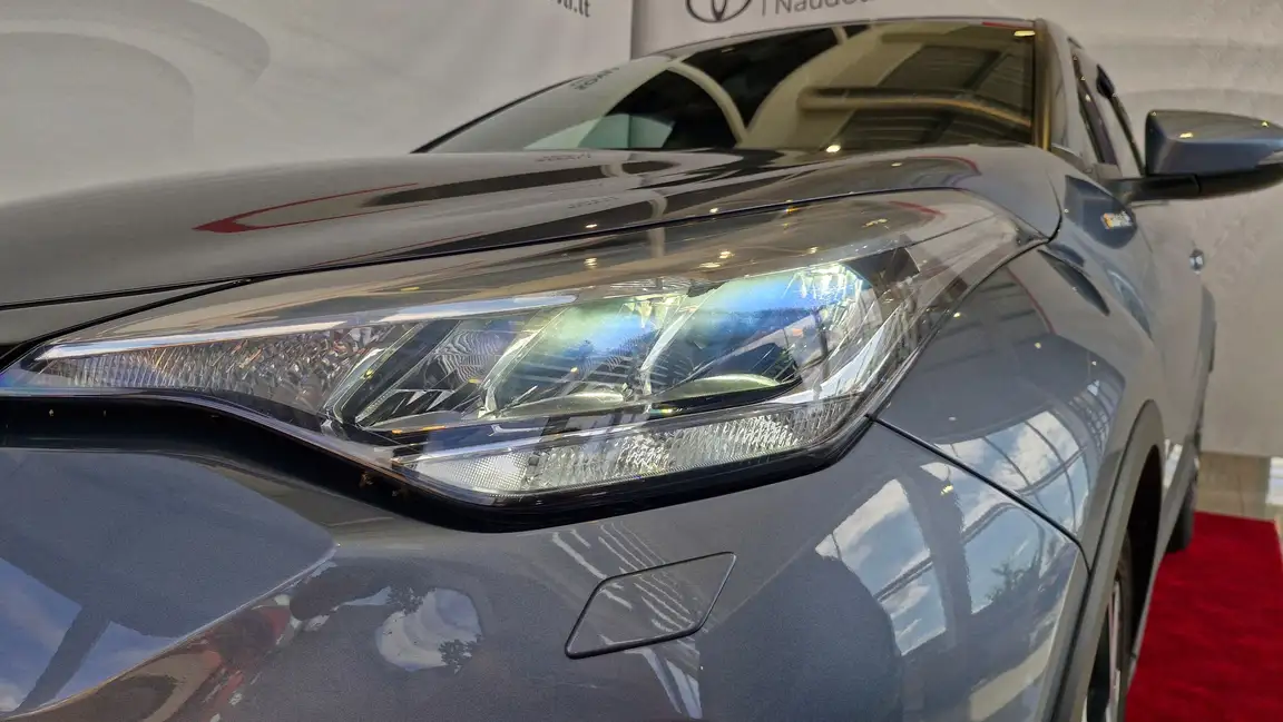 TOYOTA C-HR