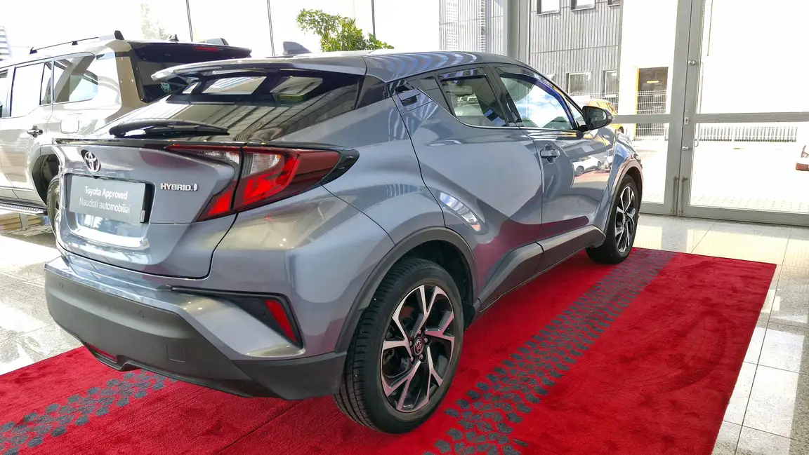 TOYOTA C-HR