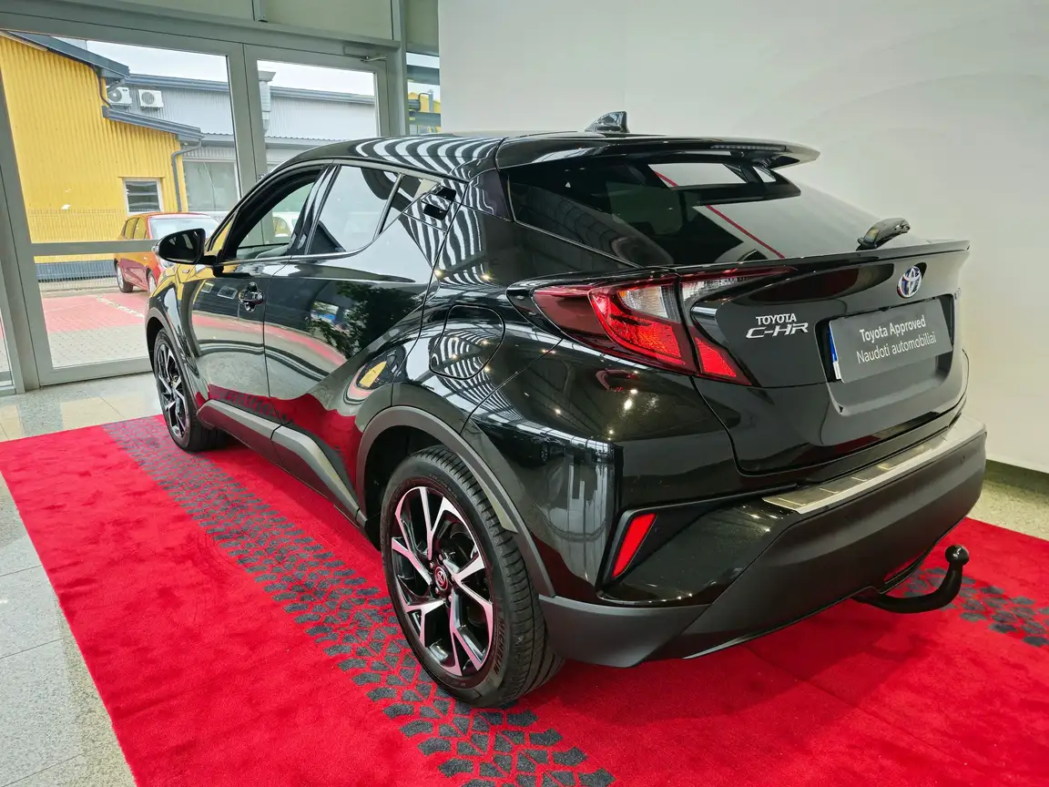 TOYOTA C-HR
