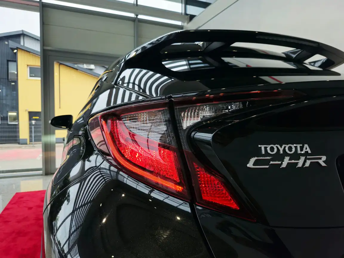 TOYOTA C-HR