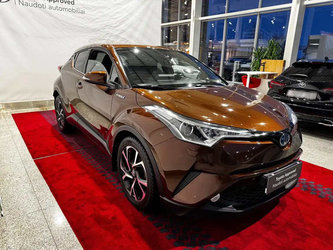 TOYOTA C-HR