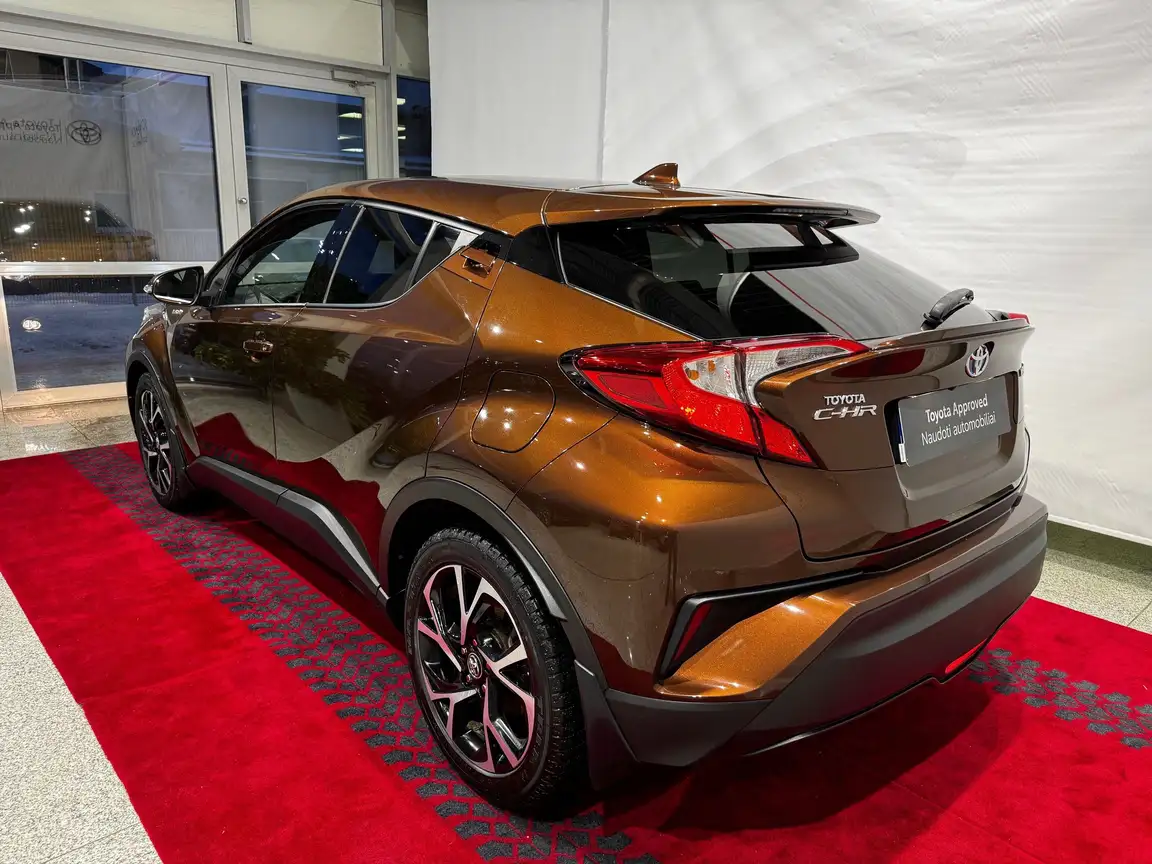 TOYOTA C-HR
