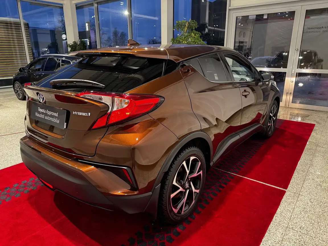 TOYOTA C-HR