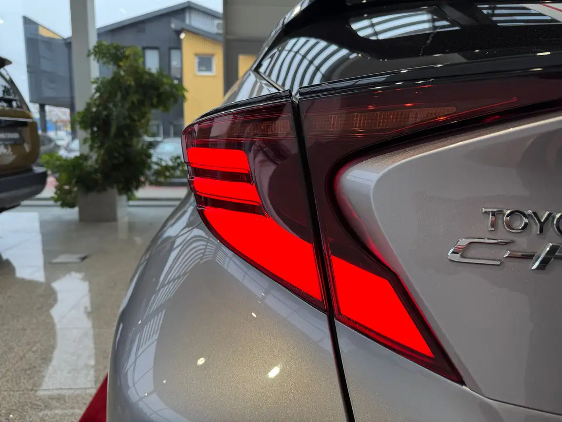TOYOTA C-HR