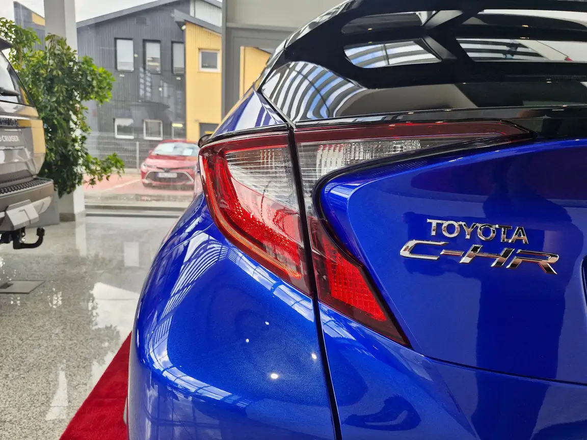 TOYOTA C-HR