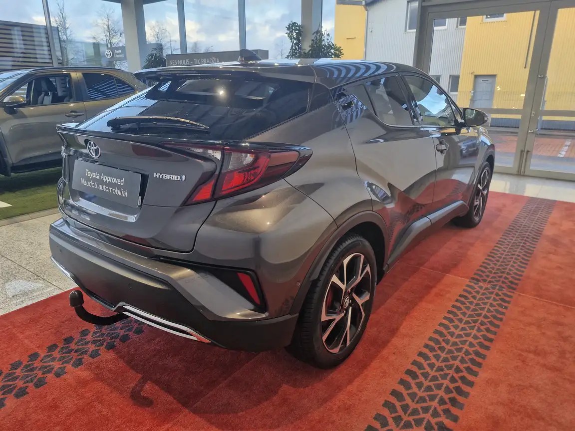 TOYOTA C-HR