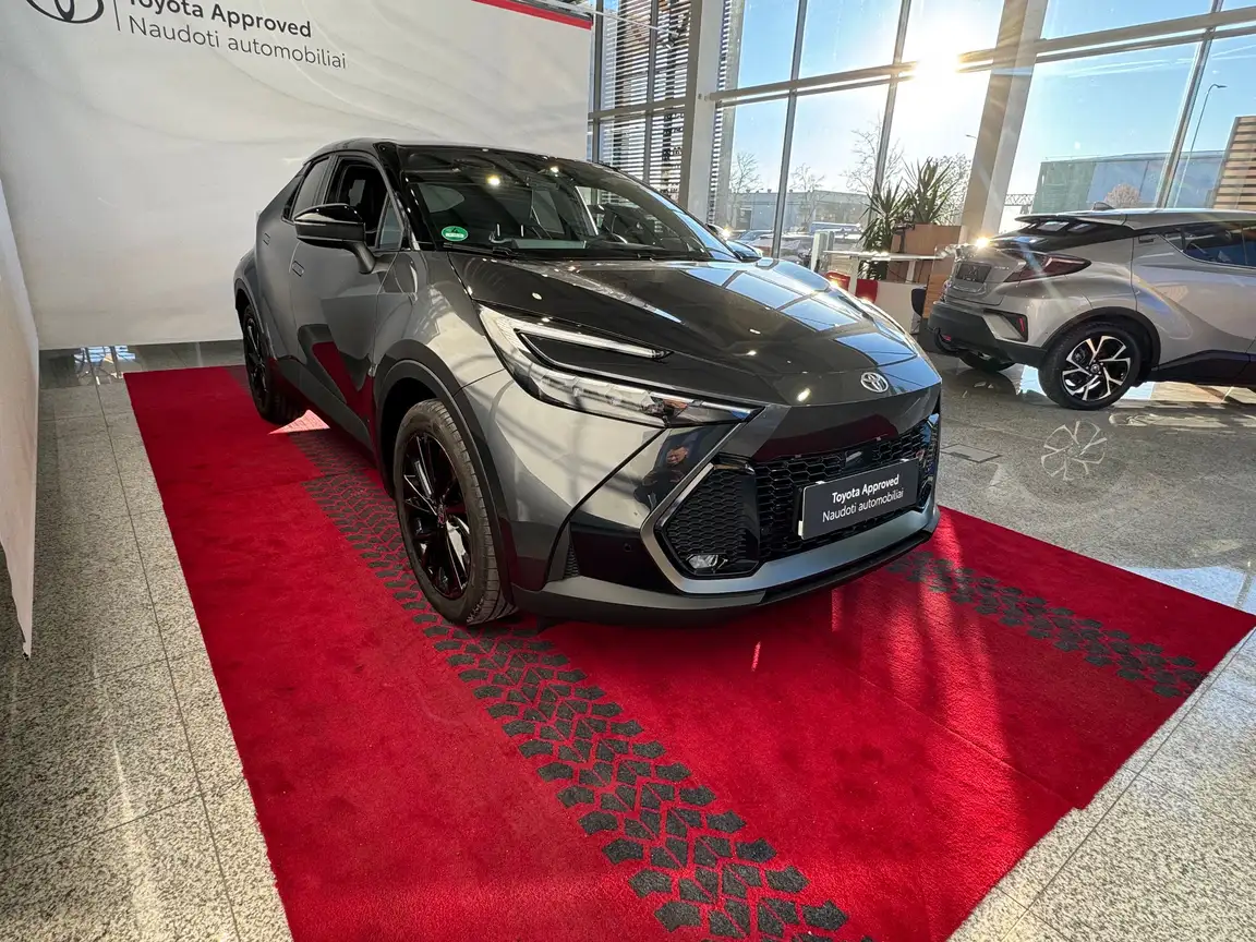 TOYOTA C-HR