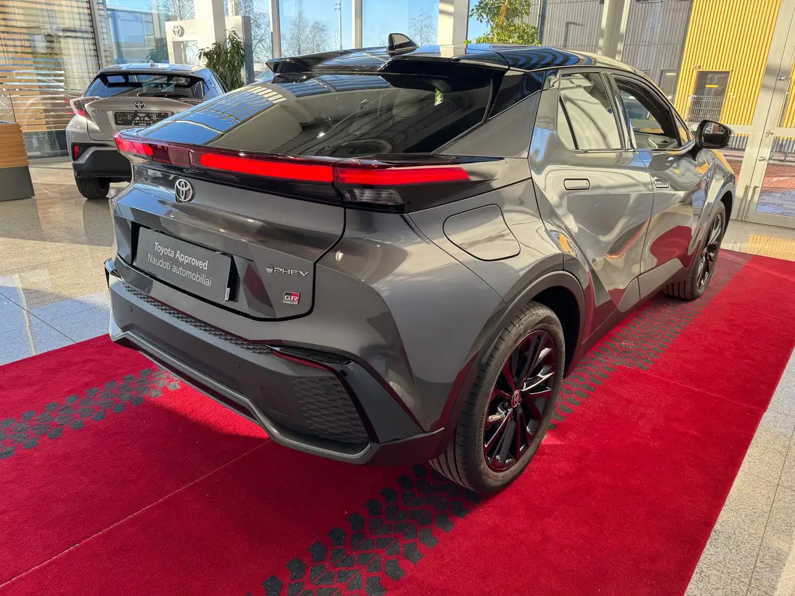 TOYOTA C-HR