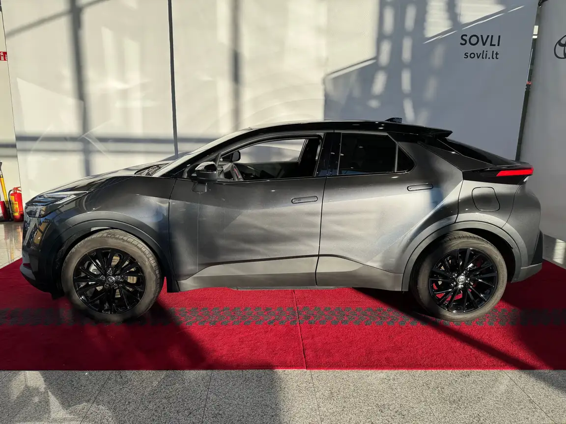 TOYOTA C-HR