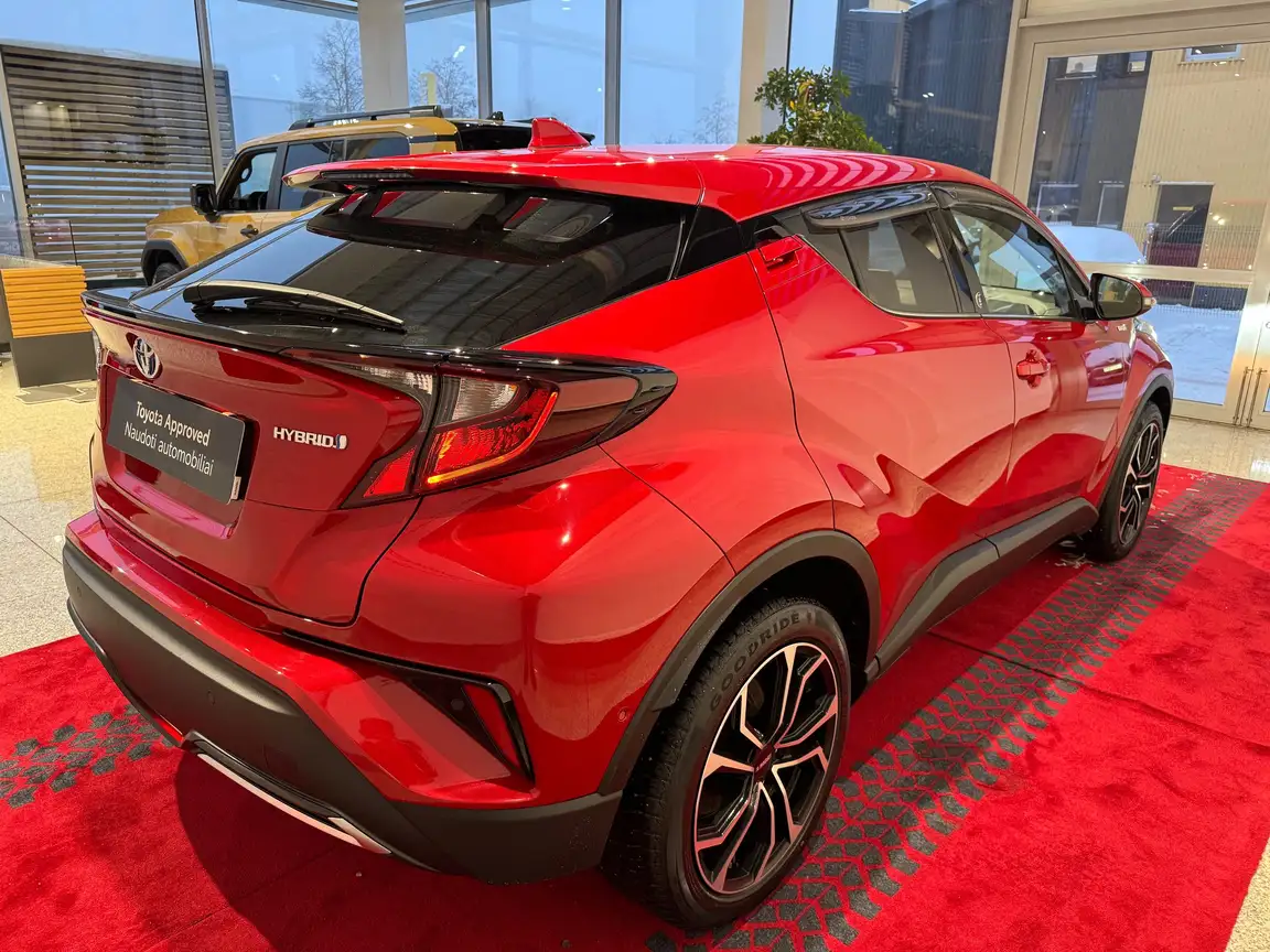 TOYOTA C-HR