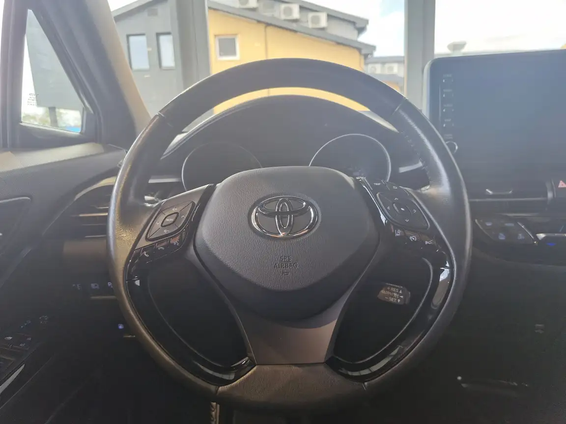 TOYOTA C-HR