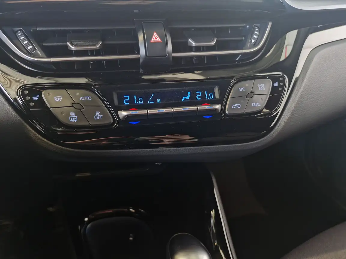 TOYOTA C-HR