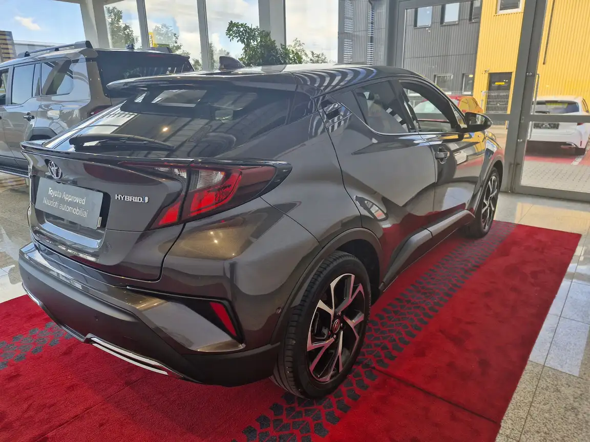 TOYOTA C-HR