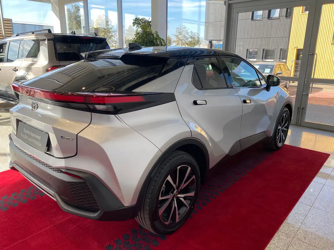 TOYOTA C-HR