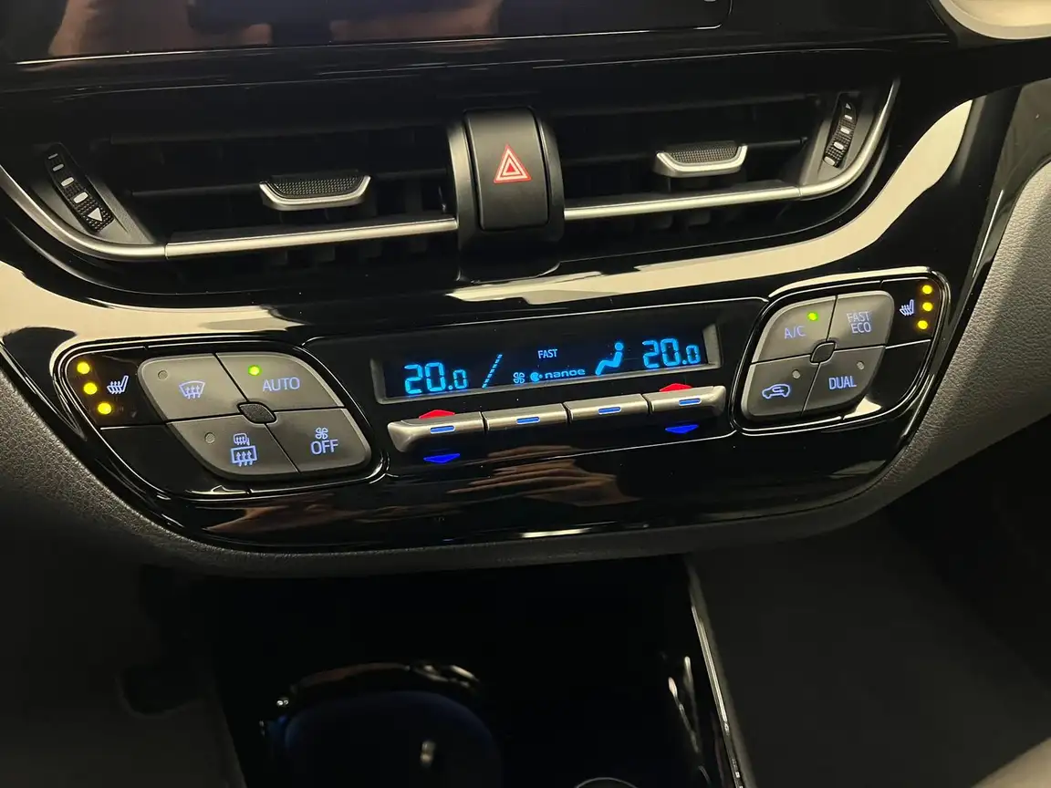 TOYOTA C-HR