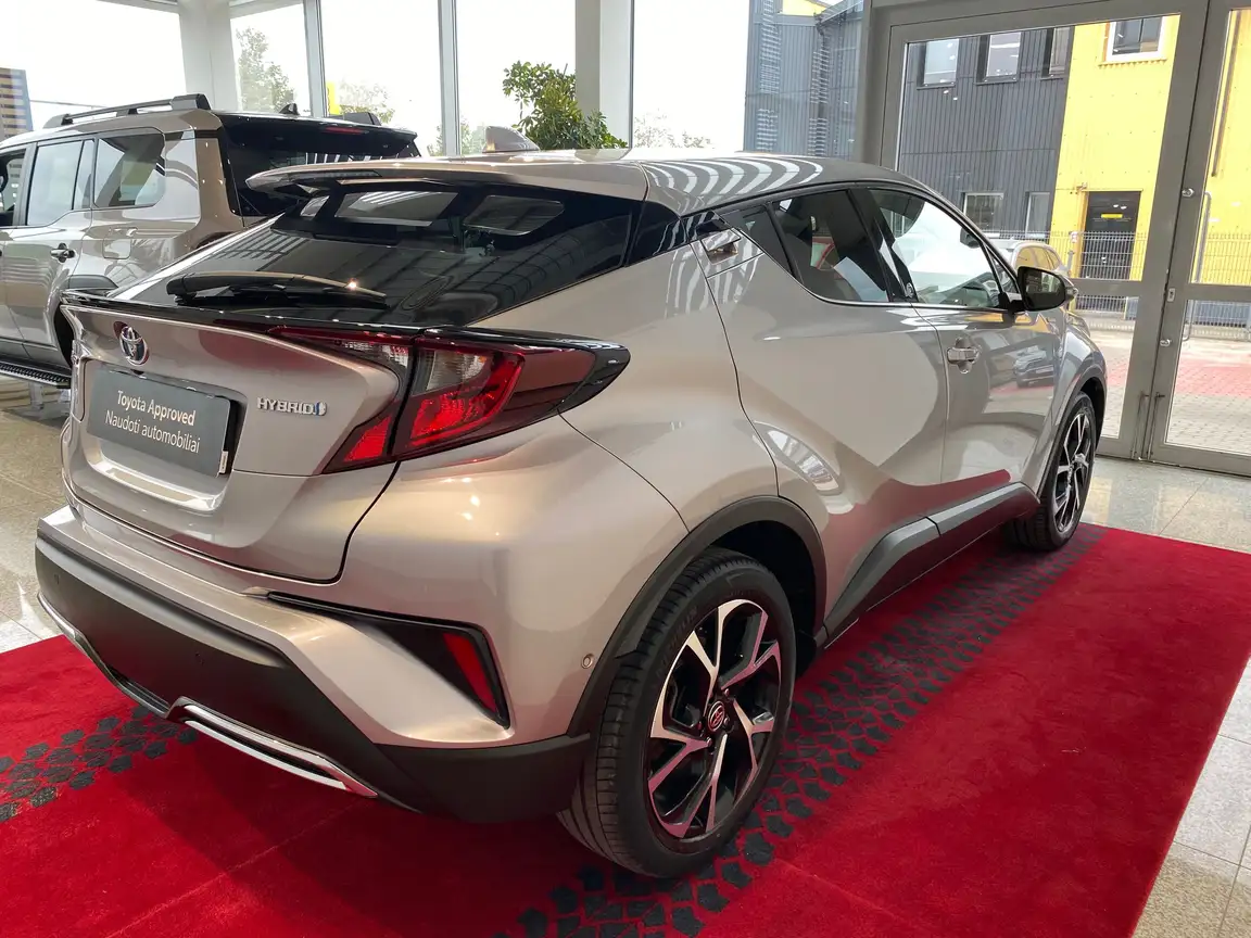 TOYOTA C-HR
