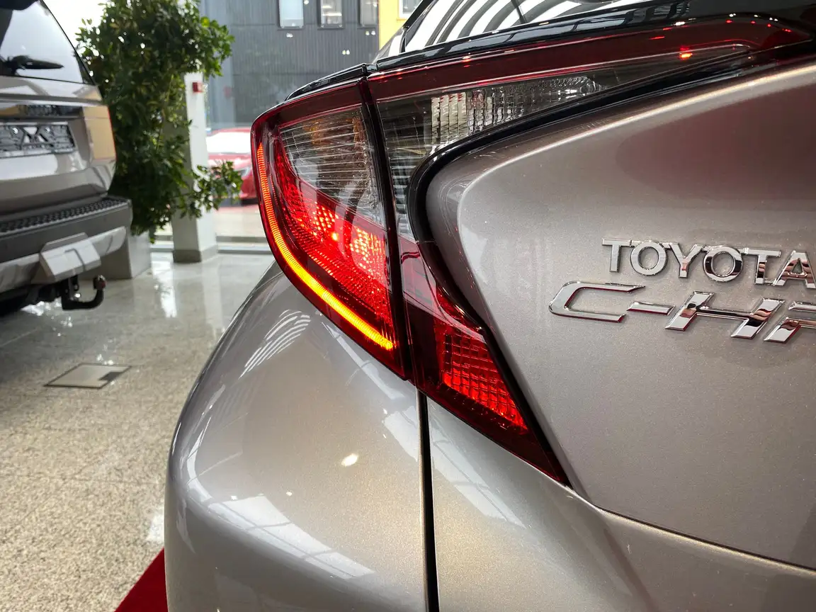 TOYOTA C-HR