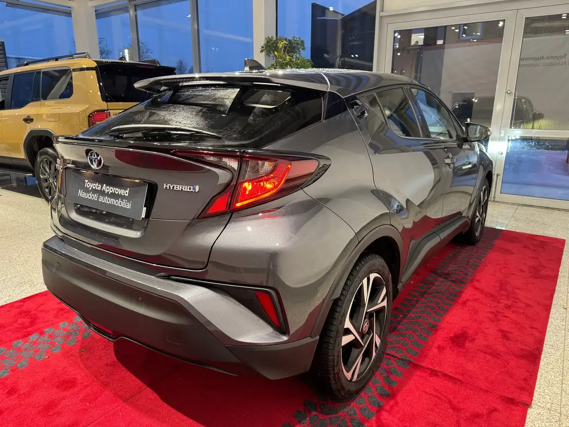 TOYOTA C-HR