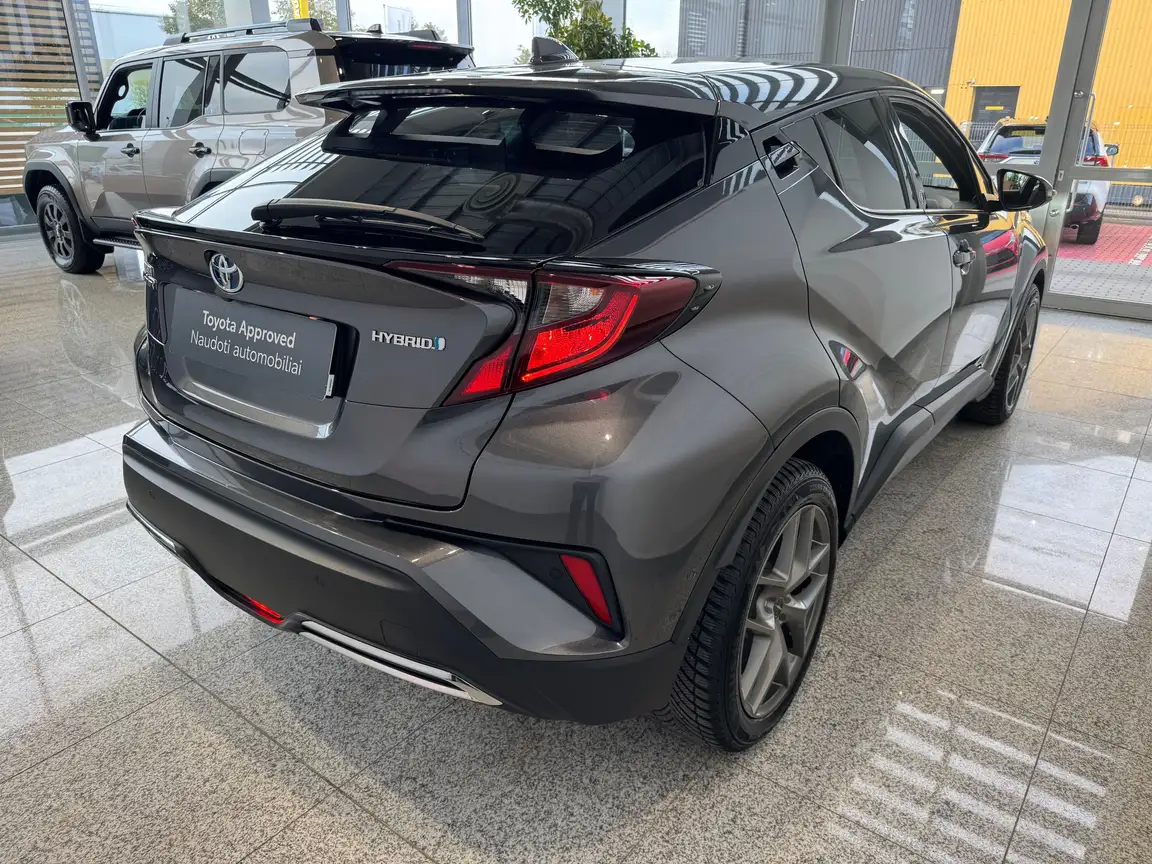 TOYOTA C-HR