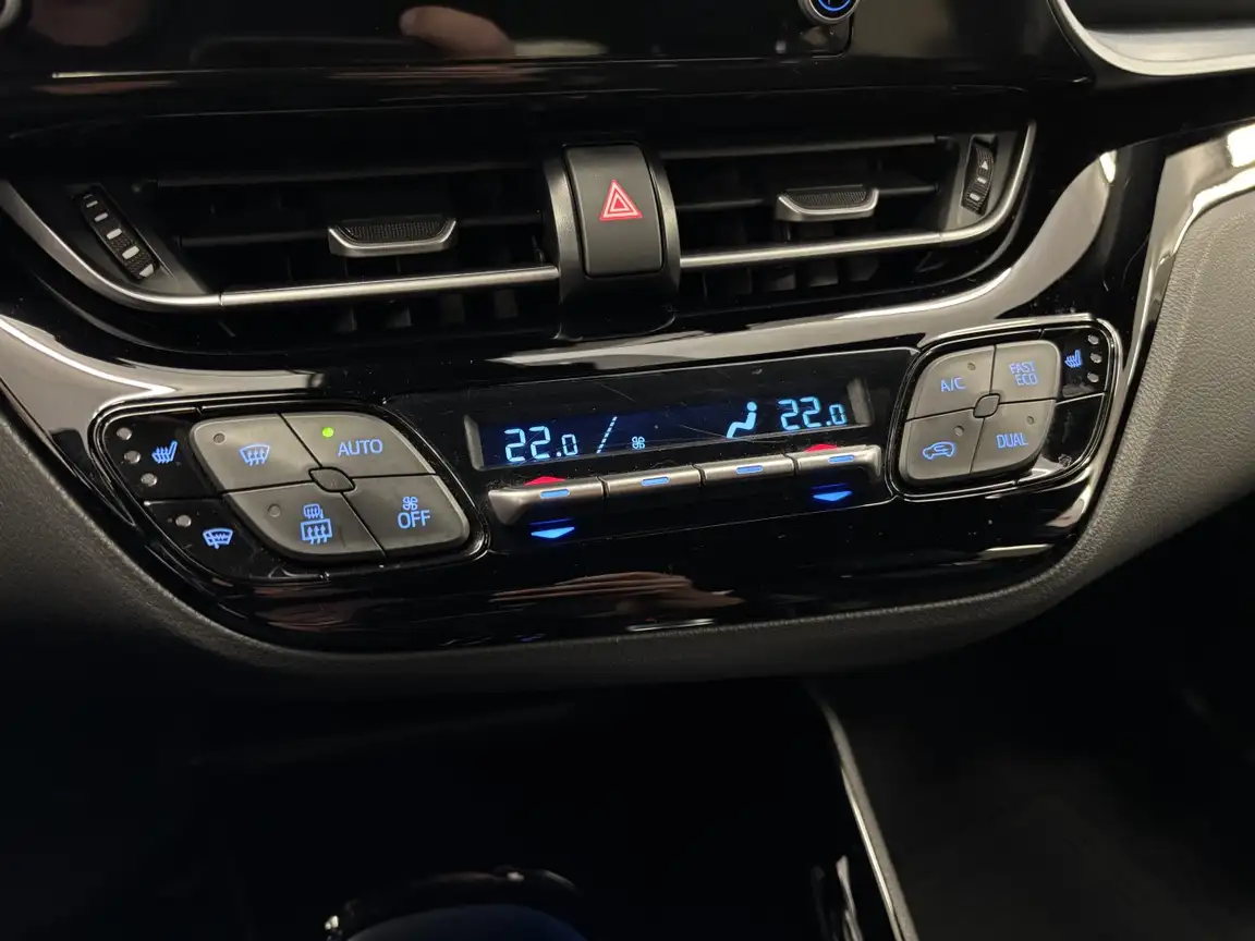 TOYOTA C-HR