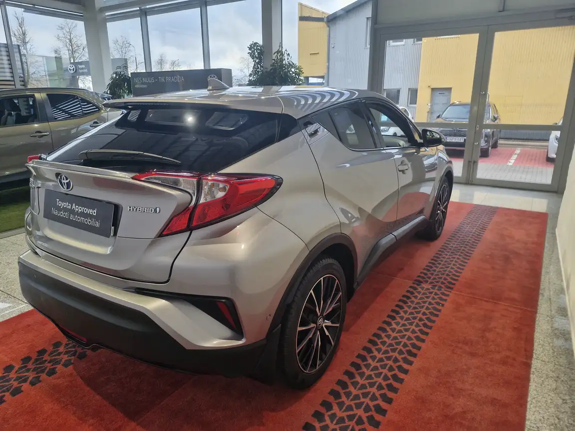 TOYOTA C-HR