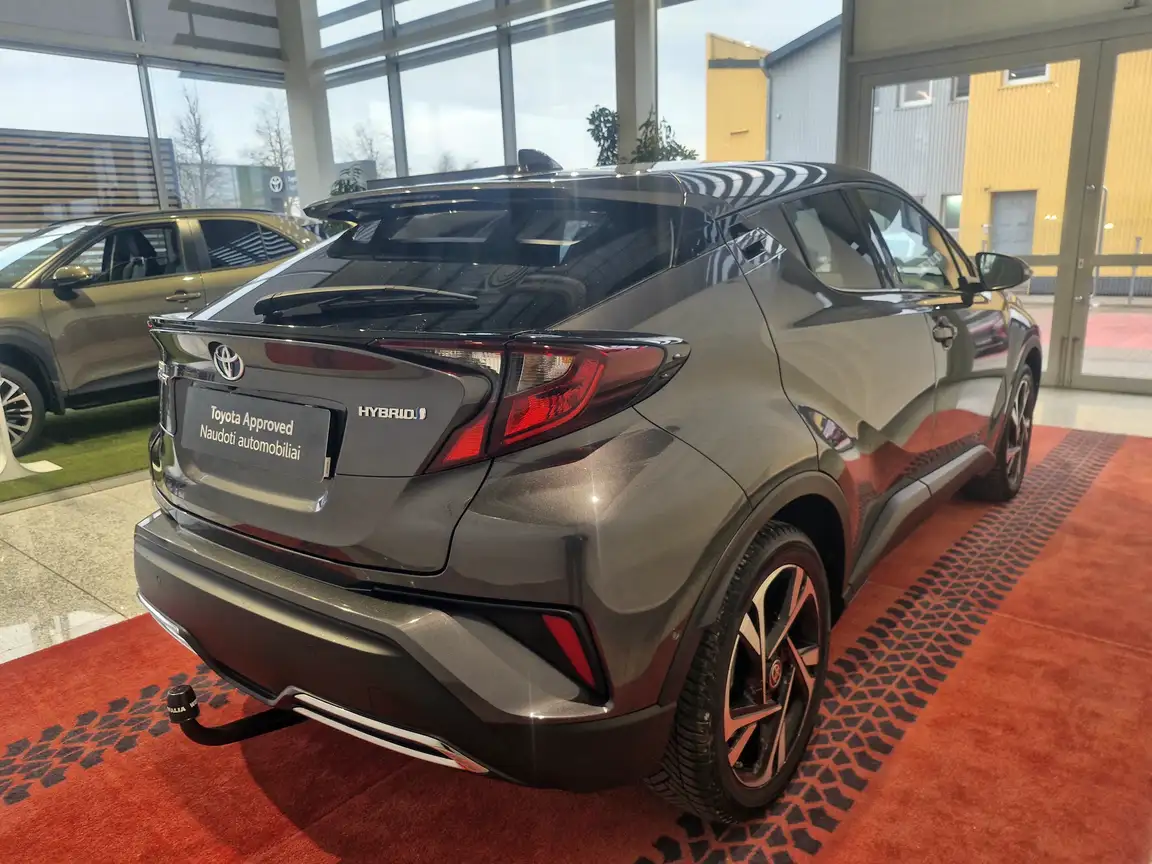 TOYOTA C-HR