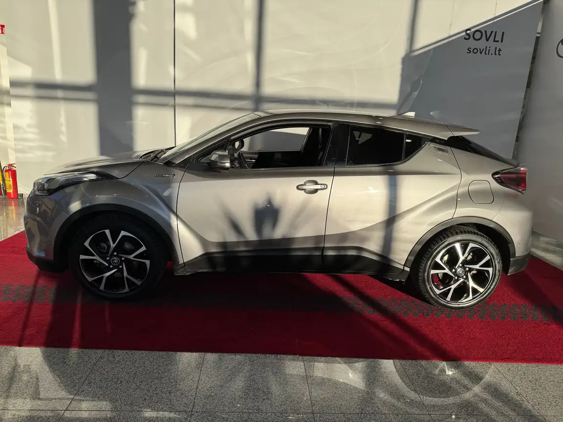 TOYOTA C-HR