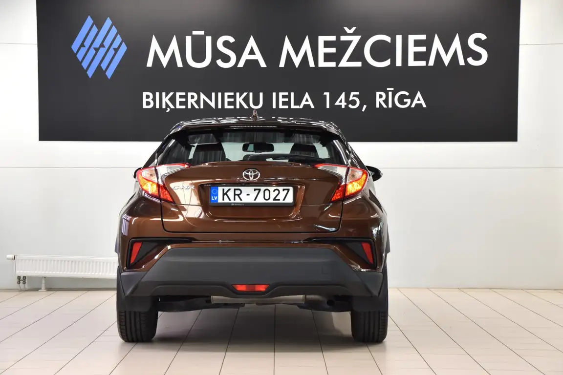 TOYOTA C-HR