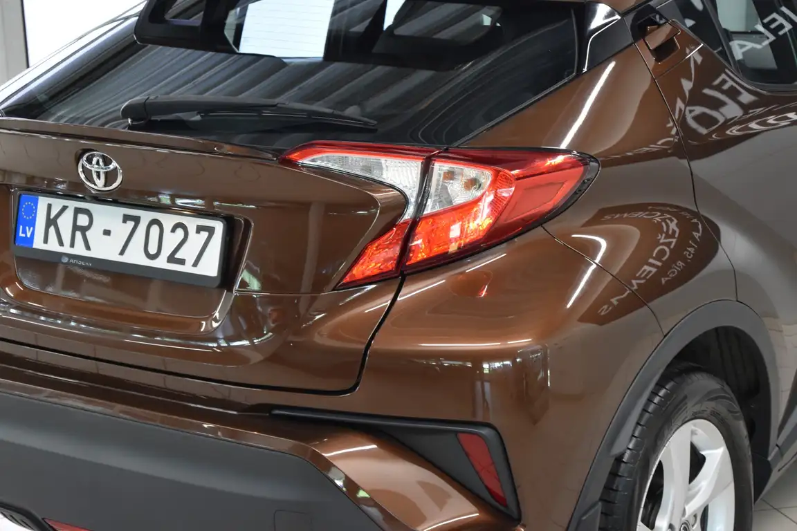 TOYOTA C-HR