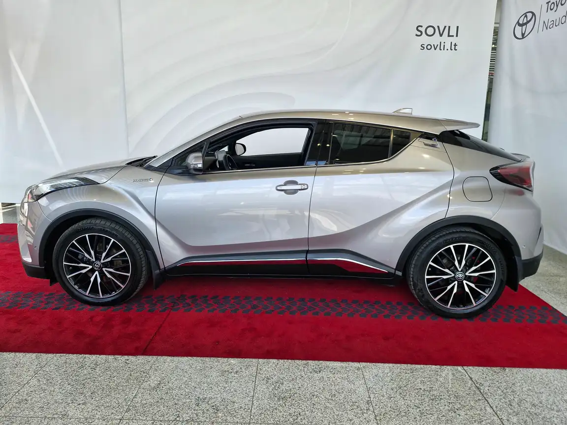 TOYOTA C-HR