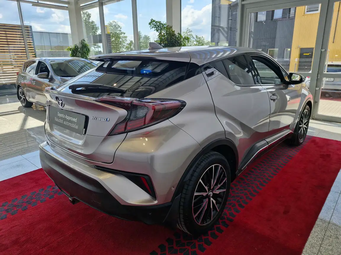 TOYOTA C-HR