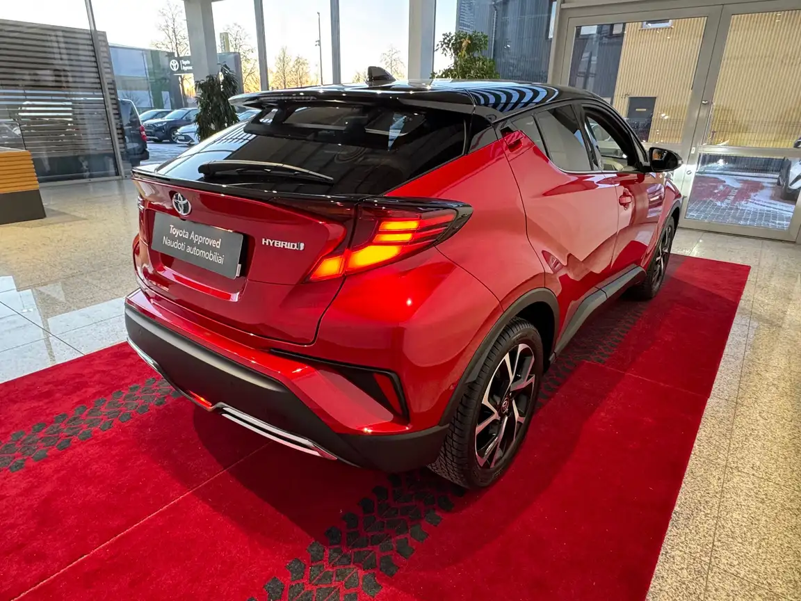 TOYOTA C-HR