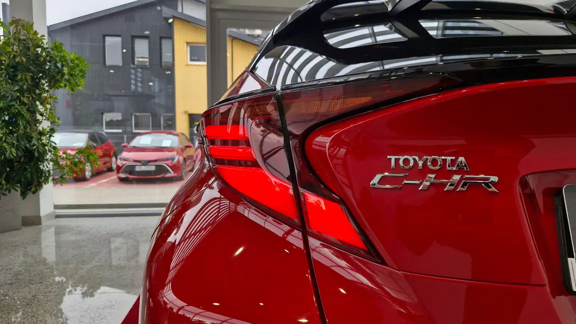 TOYOTA C-HR